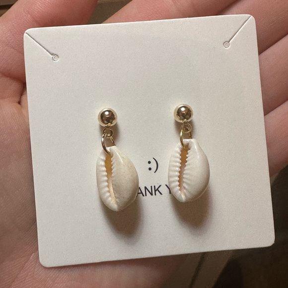 Cute short shell earrings - Picture 2 of 2